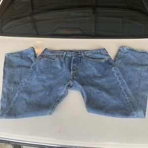 Levi’s 501, 32x30 button jeans
